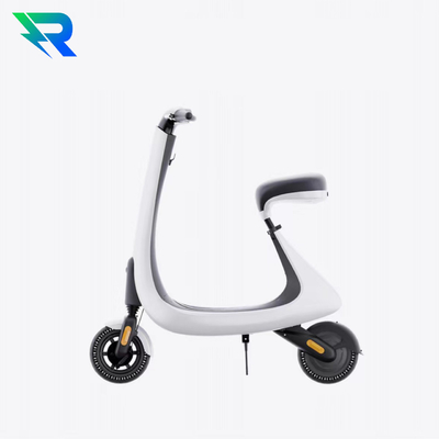 Comfortabele stoel hardlopende lichten en schijnwerpers 55Km/h snelheid 8-inch dual drive elektrische scooter met Bluetooth