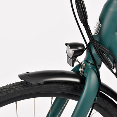 Neem je off-road avonturen naar een hoger niveau met deze 18 snelheid elektrische mountainbike met een batterijcapaciteit van 7 Ah.