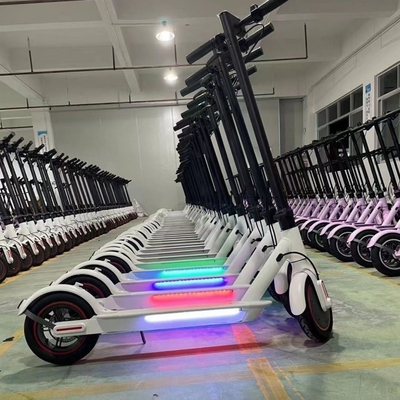 Toepasselijke mensen Unisex elektrische scooter Opvouwbare scooter voor volwassenen met 6-8 uur oplaadtijd en waterbestendig ontwerp